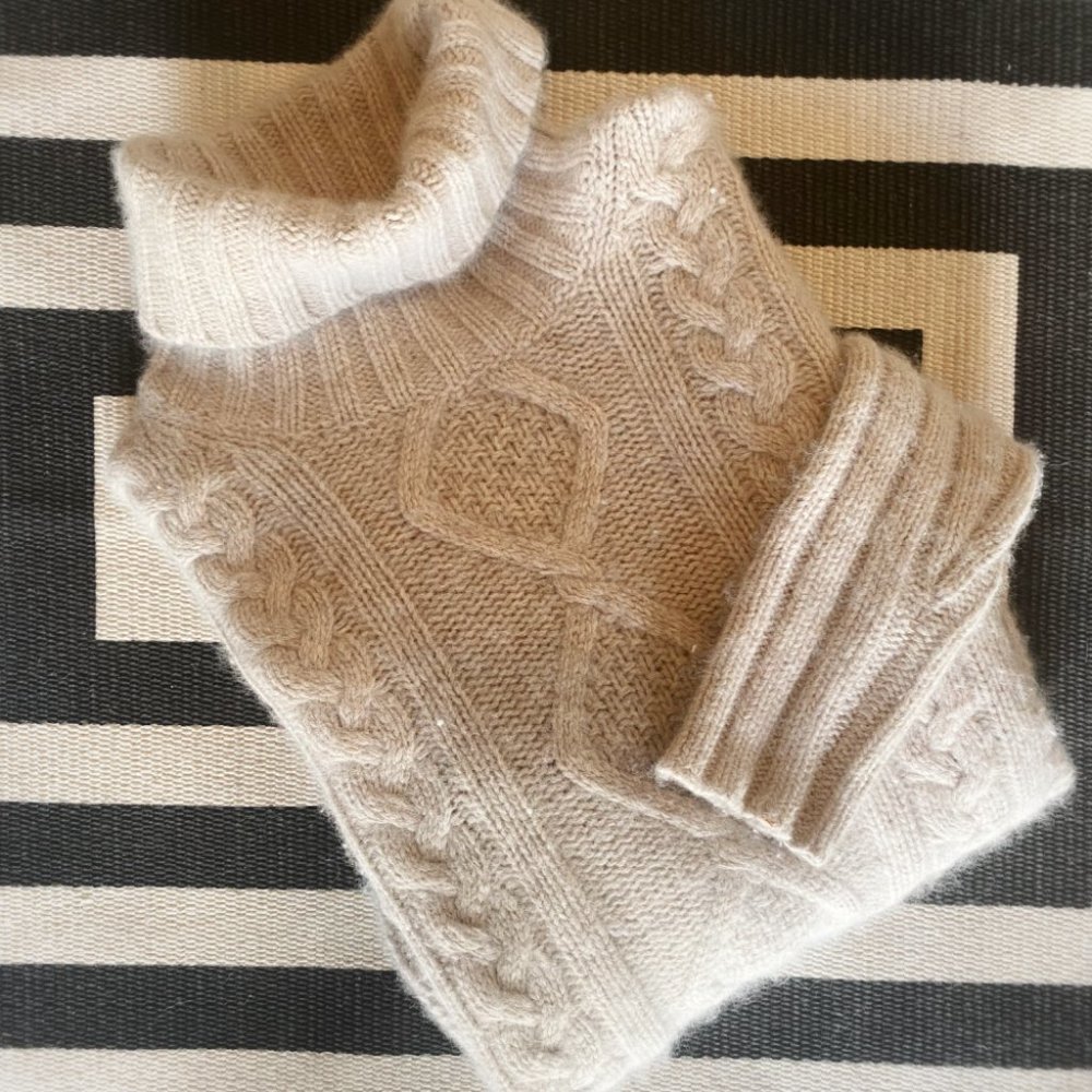 🍁Women's Banana Republic Cable Knit Turtleneck